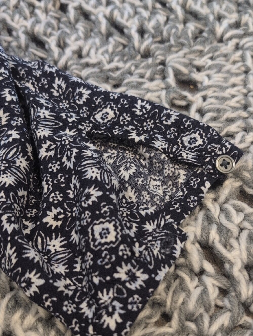 468 - GAP Navy Blue & White Floral Romper, Lrg, Casual Chic Summer One-Piece - Picture 8 of 13